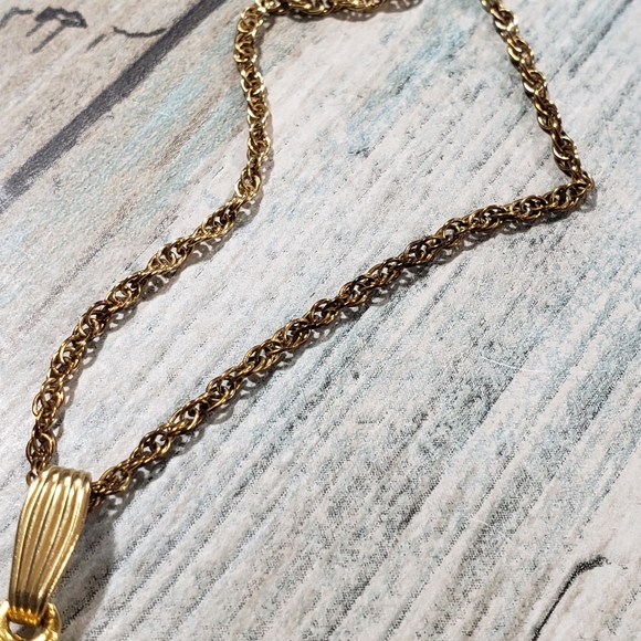 Marathon 12k GF Flower  Locket - Picture 9 of 16